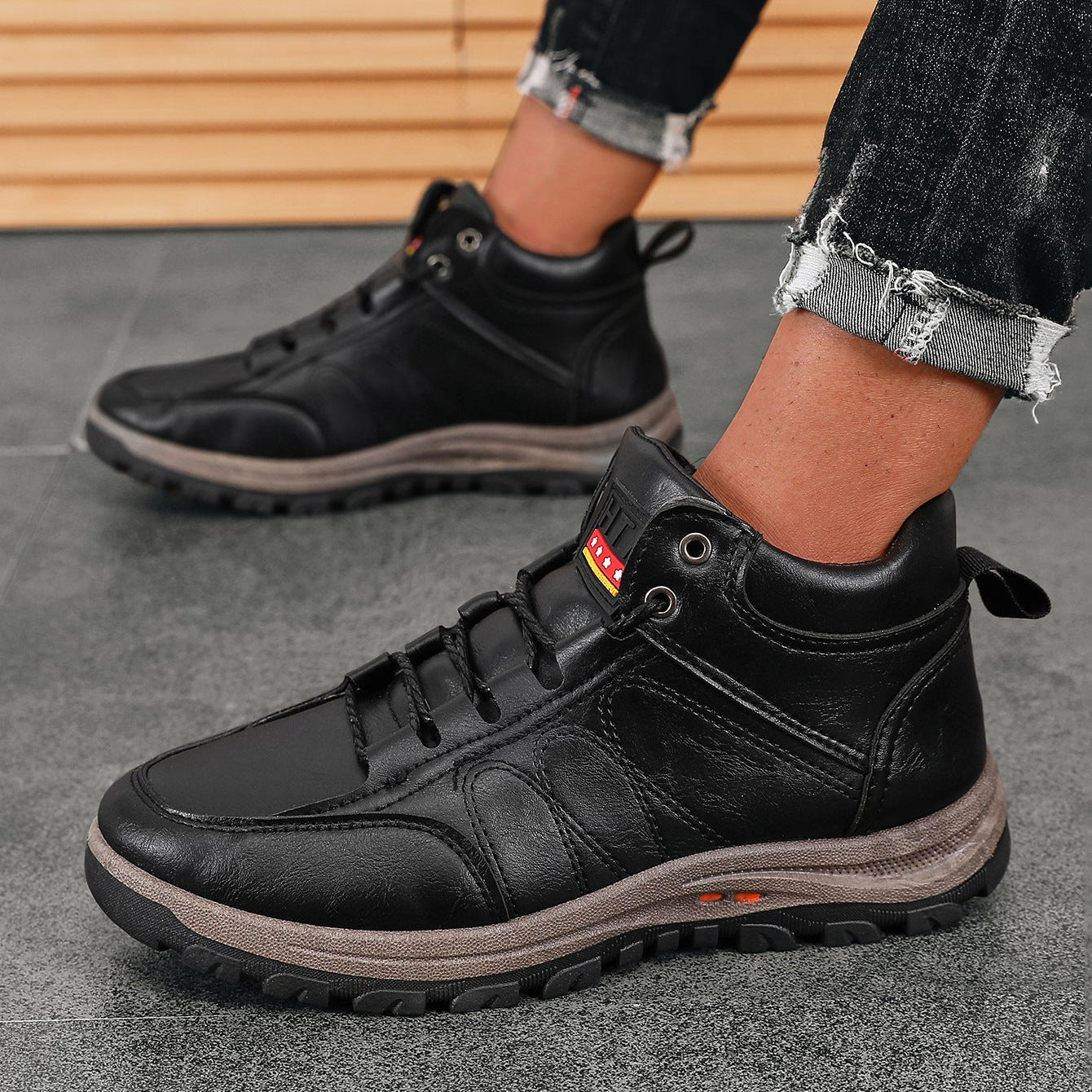 Najwyższej jakości obuwie ortopedyczne oarone® | Ergonomiczna konstrukcja zapewniająca ulgę w bólu i wygodę noszenia bez uczucia zmęczenia.